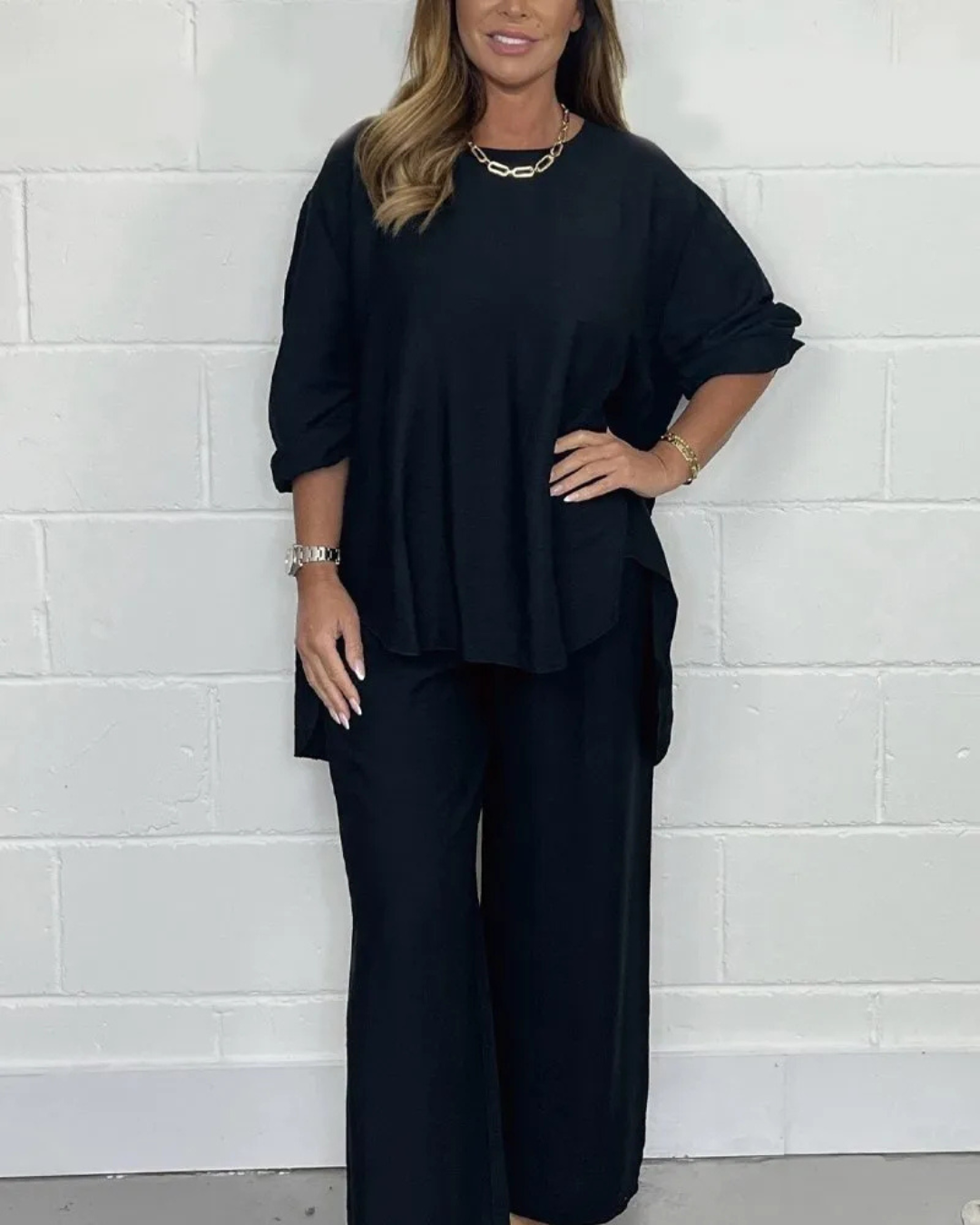 Conjunto Casual Feminino com Blusa Assimétrica e Calças de Perna arga